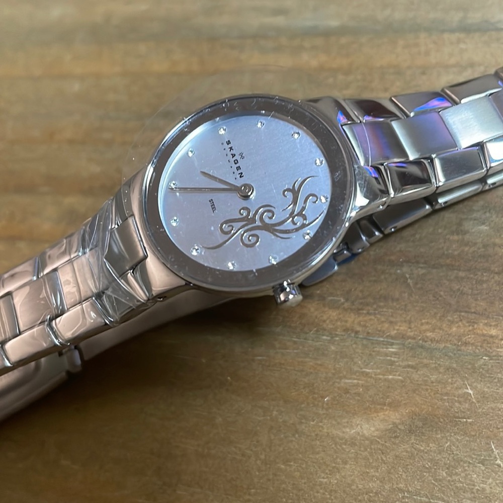 NWT Skagen watch, Hard Rock Cafe, shiny silver